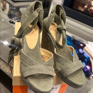 NWB castaner green wedge size 7.5